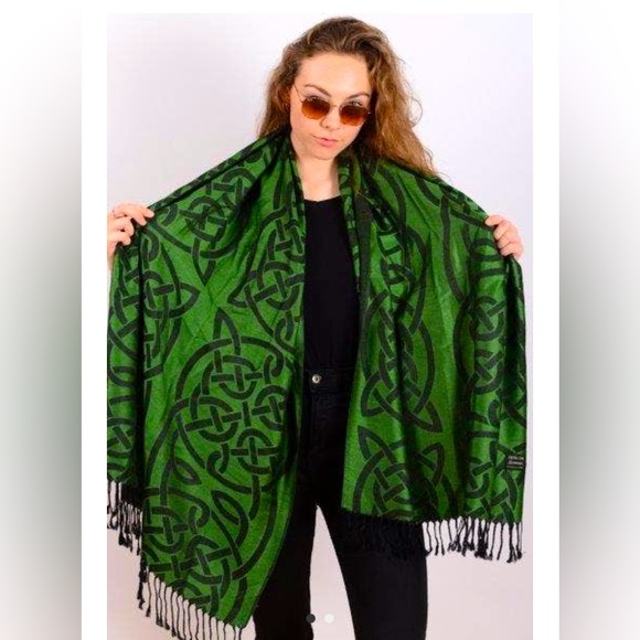 Beautiful celtic pashmina , soft n silky - Picture 1 of 1